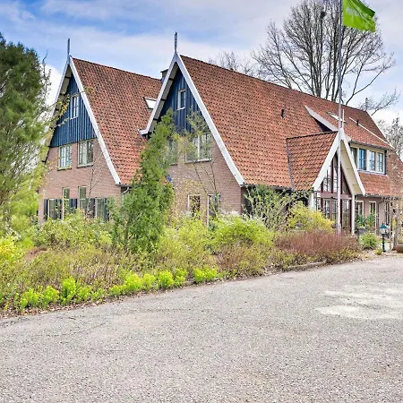Pretty Holiday In With Garden